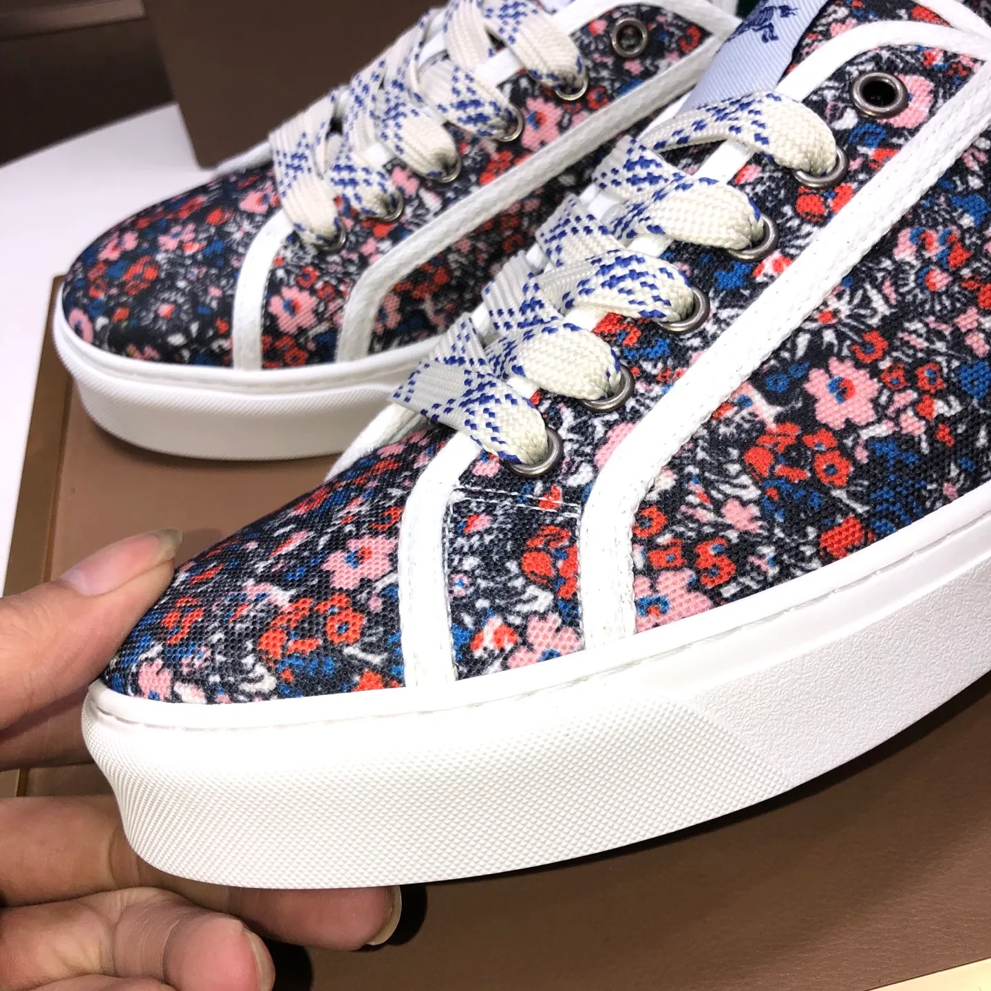 Men's shoes💰460💰【Burberry】Classic low-top sneakers｜Imported cowhide with classic plaid fabric｜Sheepskin lining｜Original outsole｜Fine workmanship and comfortable to wear Size: 38-44 (customized at 45)